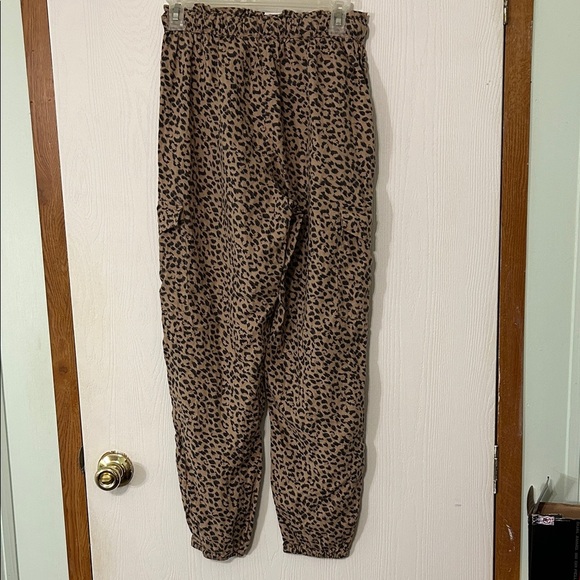 AERIE Leopard Print Cargo Jogger Pants - Picture 2 of 6
